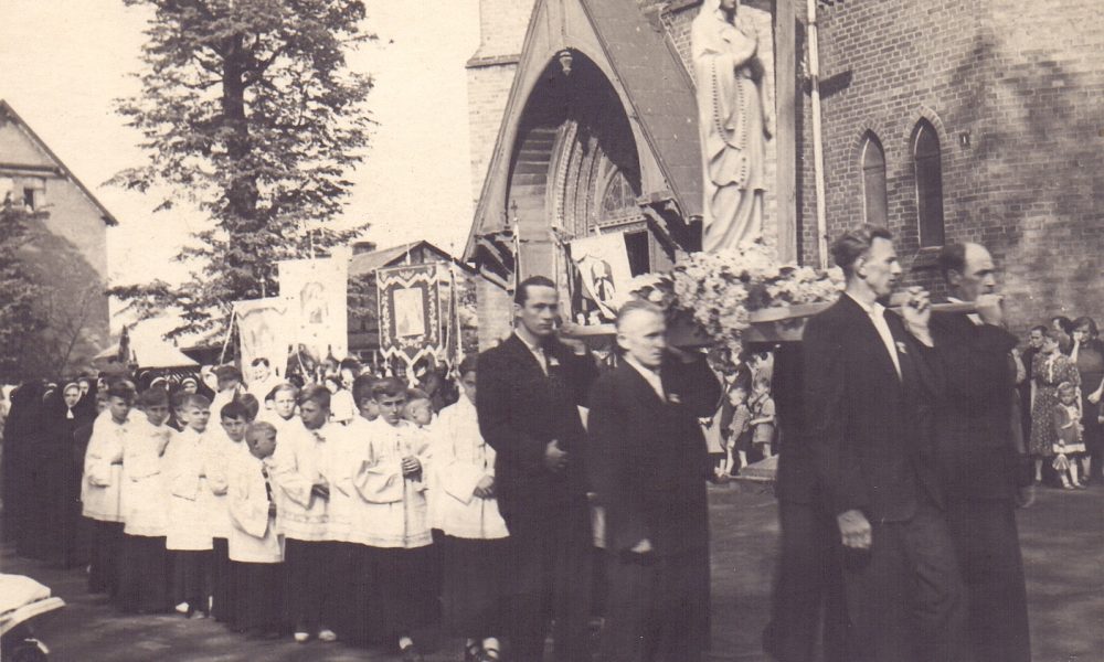 Rydułtowscy ministranci podczas procesji